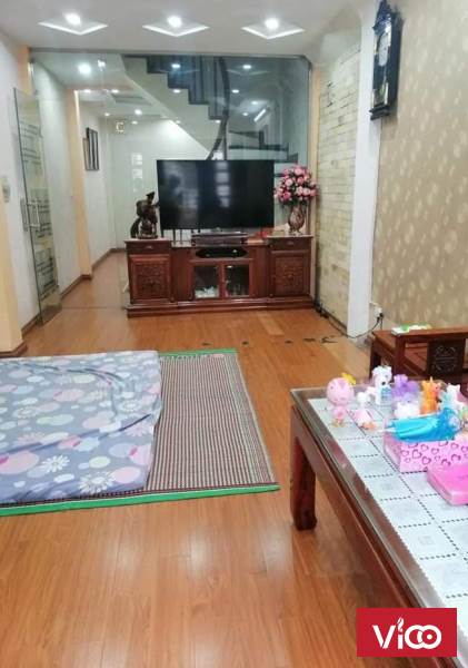 Bán nhà riêng ở Ngã tư sở, dân trí cao, 35m2, nhỉnh 2 tỷ.