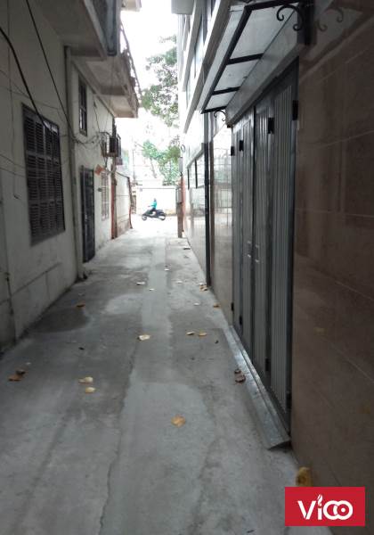 Bán nhà riêng ở Ngã tư sở, dân trí cao, 35m2, nhỉnh 2 tỷ.