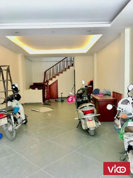 Bán nhà mặt đường Láng giá rẻ 52m có gara OTO chỉ 9.5 tỷ không trong quy hoạch