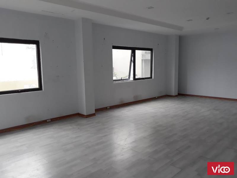 Cho thuê văn phòng 89 m2 250.000đ/m2, đường Nguyễn Hữu Thọ, miễn phí 17 xe máy. Lh 0915 892 573
