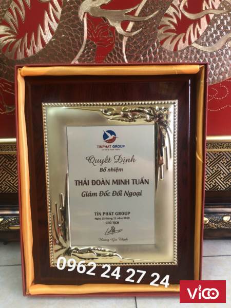 làm bảng vàng vinh danh thành tích, cung cấp bằng chứng nhận gỗ đồng