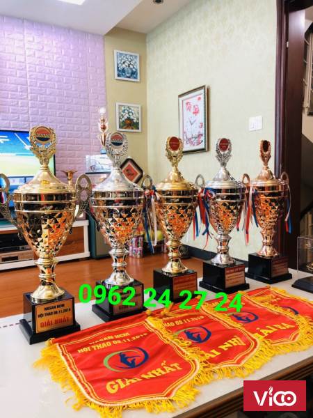 bán cúp thể thao uy tín, công ty chuyên cung cấp cúp golf bằng pha lê, cúp đồng giá rẻ