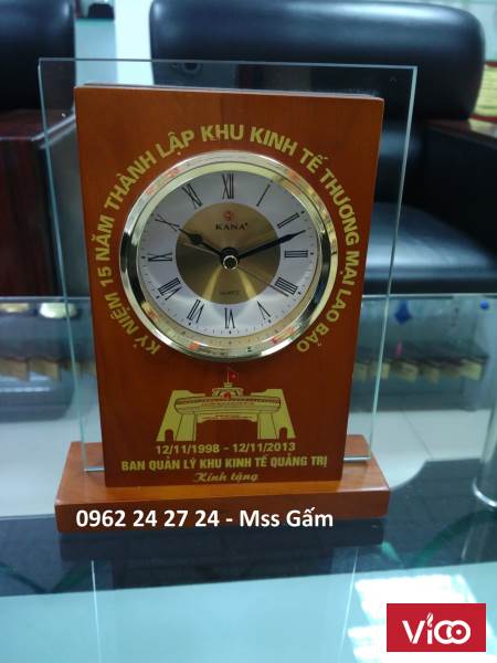 chỗ sản xuất đồng hồ để bàn làm quà tặng đại hội, bán đồng hồ kỷ niệm ngày quân đội