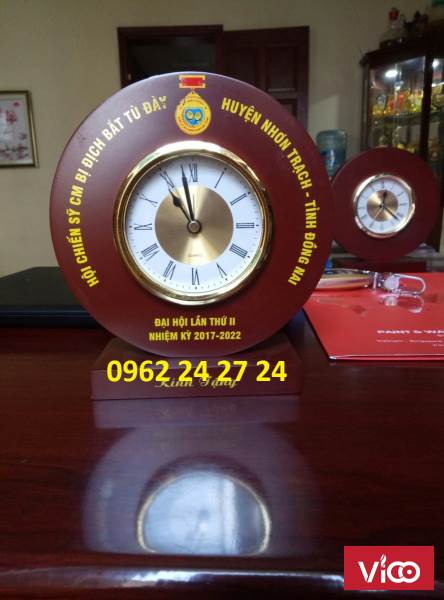 chỗ sản xuất đồng hồ để bàn làm quà tặng đại hội, bán đồng hồ kỷ niệm ngày quân đội