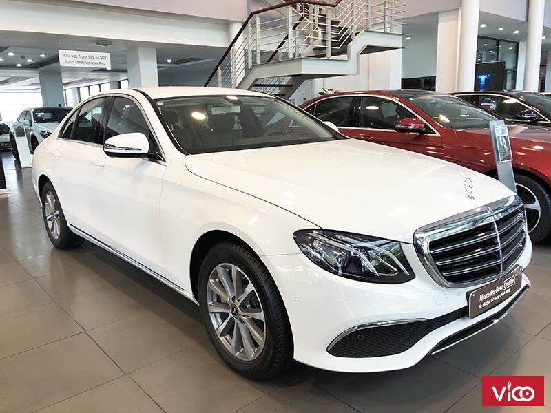 Xe Mercedes E200 sản xuất 2019 màu Trắng chạy lướt 5356 Km rẻ hơn vài trăm triệu / 2 tỷ 079 triệu