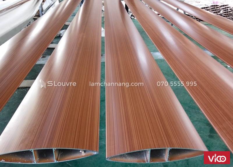 Lam nhôm giả gỗ Giải pháp chắn nắng vân gỗ phá cách