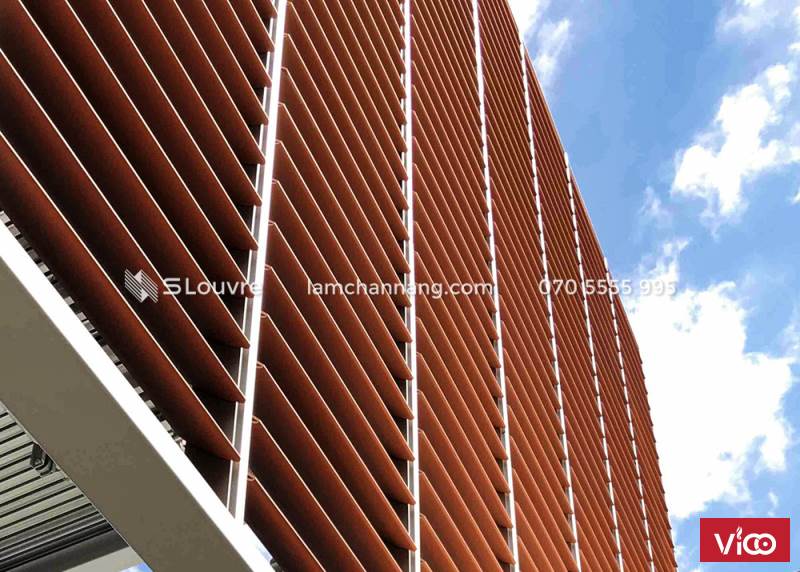 Lam nhôm giả gỗ Giải pháp chắn nắng vân gỗ phá cách
