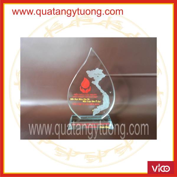 Cơ sở sản xuất biểu trưng thủy tinh, biểu trưng lưu niệm giá rẻ