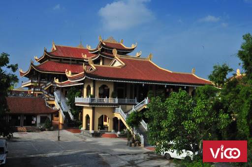 Chờ bán nhà lên Thiền viện học ngồi thiền.