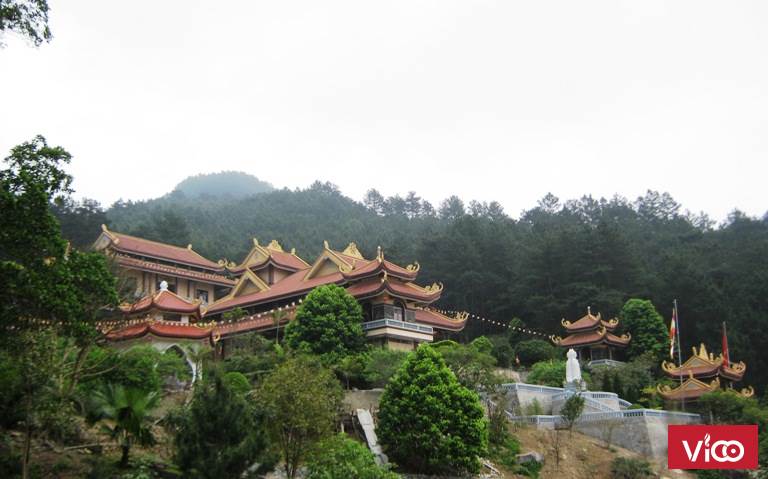 Du lịch các nơi thắng cảnh, tham thiền định huệ.