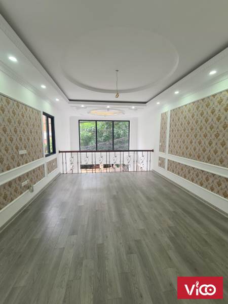 NHÀ ĐẸP Ô TÔ TRÁNH PHỐ BÁT KHỐI GẦN AEON LONG BIÊN