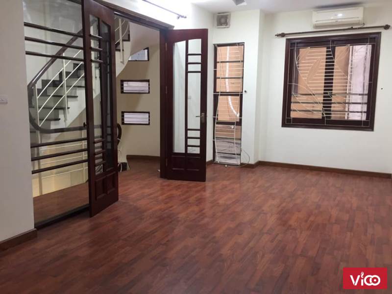 Bán nhà phân lô Trung Kính, ô tô, văn phòng, 40m2 x 5 tầng, mt 5.8m, giá 6 tỷ.