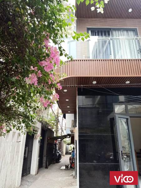 Chỉ 4 tỷ 3 nhà HXH Cao Thắng Phường 12 Quận 10, 4 tầng BTCT .