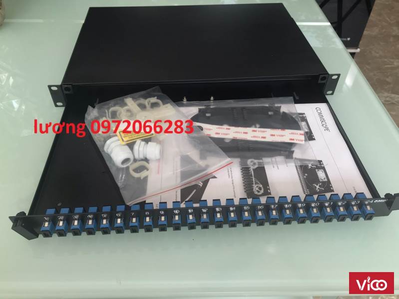 Hộp đấu nối sợi quang 24 cổng singelmode SC mã 413489604 Hộp ODF 24 cổng lắp rack Commscope