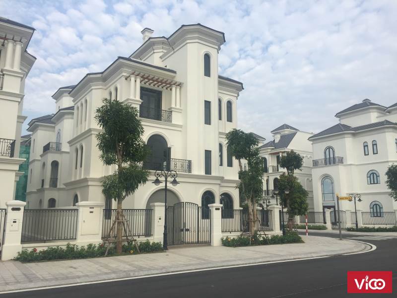 Bán căn góc biệt thự đơn lập Ngọc Trai view công viên và bể bơi bốn mùa 295,7m2, hướng Đông Nam,