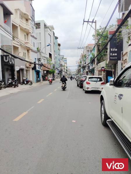 NHÀ 140M2 HXH 1XẸT CÁCH 1 CĂN RA HUỲNH VĂN BÁNH, PHÚ NHUẬN.