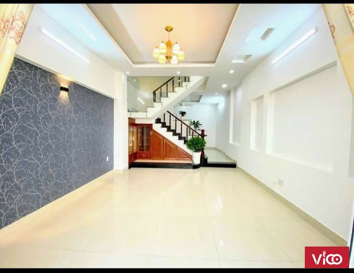 Ngộp bán nhà 1 trệt 2 lầu ngay trung tâm Thủ Dầu Một đường xe ô tô 7m, SHR