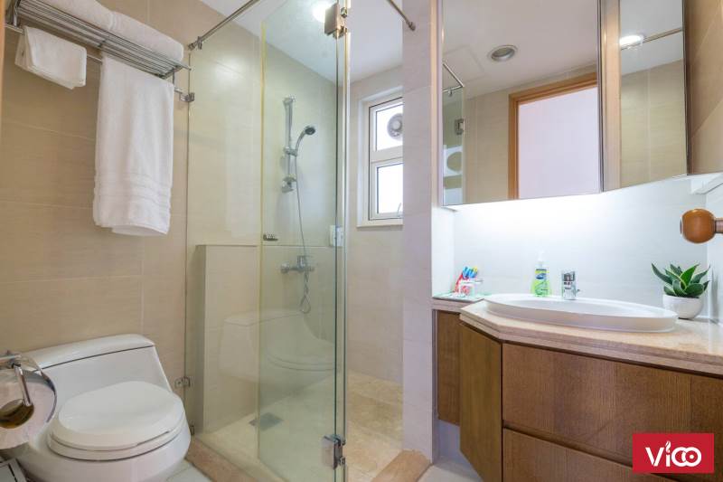 Cho thuê nhanh căn hộ Vinhomes Golden River, DT 64m2,tầng cao, Nội thất đẹp. Hotline 0931525177