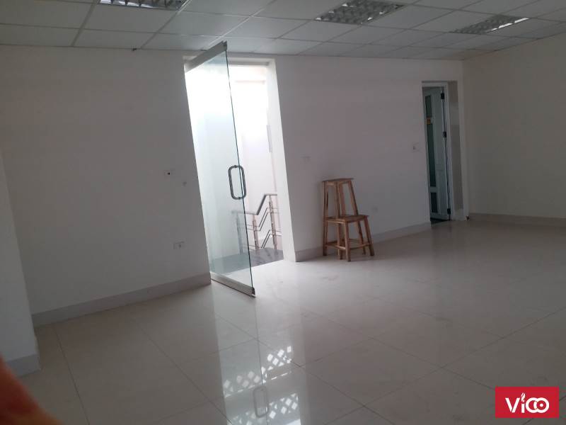 Chính chủ cho thuê nhà mặt phố Hoàng Công Chất, 6 tầng nhà có thang máy, thích hợp thuê làm văn