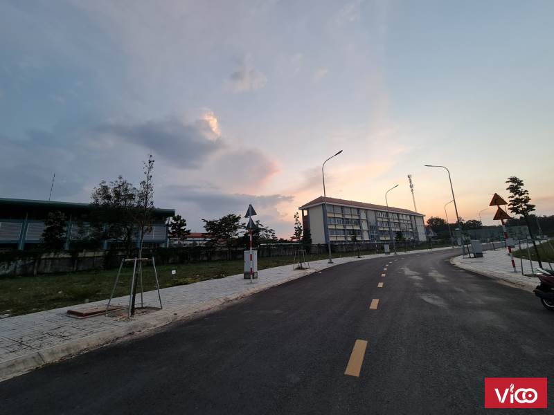 bán gấ lô đất duy nhất 2 mặt tiền ngay KDC , KCN , liền kề chợ , trường học.