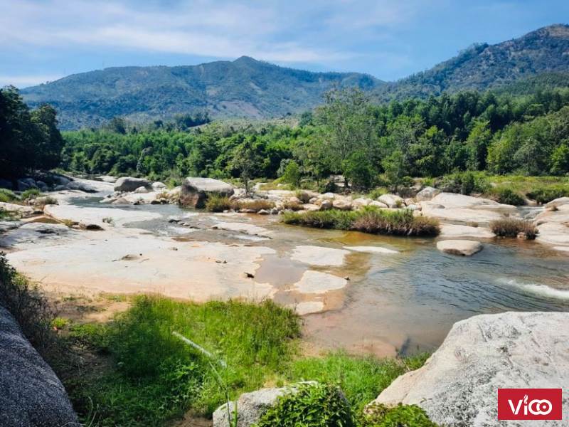 Bán đất làm trang trại tuyêt đẹp ngay chân núi Hòn Bà, xã Suối Tân, huyện Cam Lâm 240000m suối bao