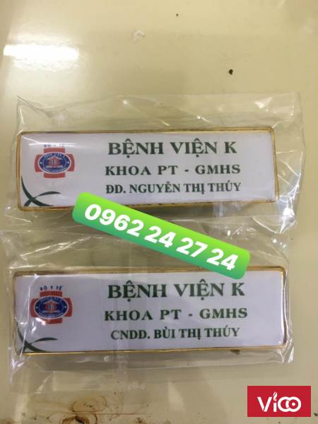 sản xuất biển tên nhân viên, biển tên cài áo bằng đồng, cung cấp biển dập tên đeo áo