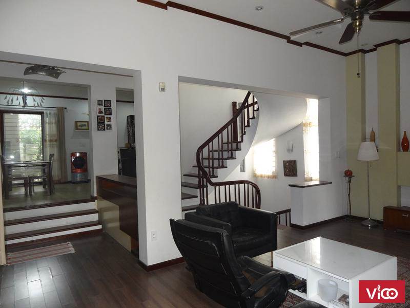 Cho thuê biệt thự Vườn Đào, đường Lạc Long Quân, Tây Hồ