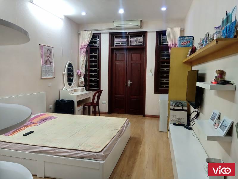 Bán nhà phố Nguyễn Ngọc Vũ, Cầu giấy, 75m2x4T, 8 tỷ, ô tô, gần phố.