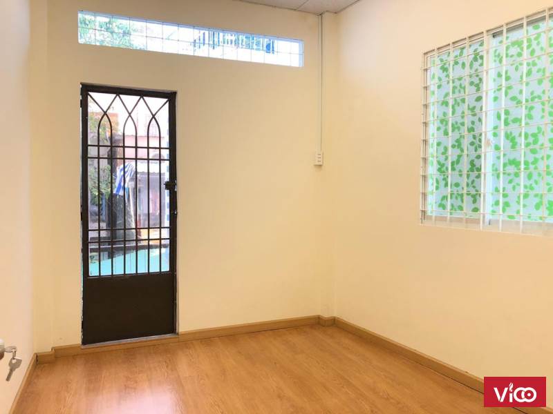 Nhà nguyên căn cho thuê sát quận 1 cách 500m. 2 Phòng ngủ. Giá thuê 11 triệu.