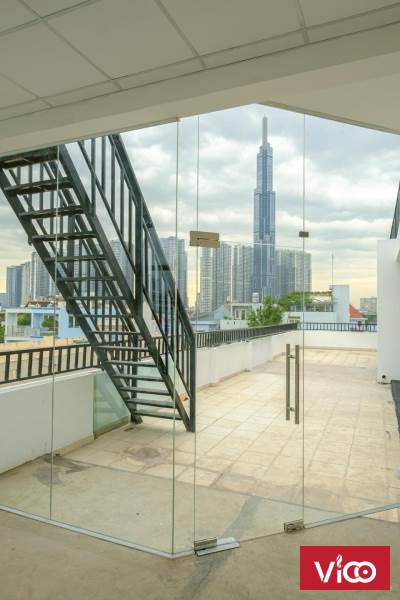 Cho Thuê Rooftop Mặt Tiền Đường Trần Não Quận 2 View Trực Diện LankMark81 và View Bitexco