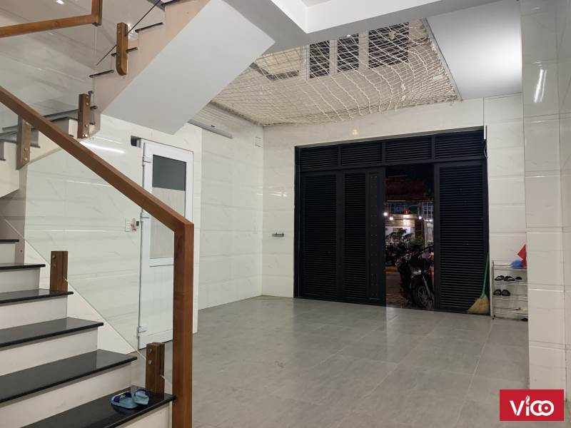 Cho thuê nhà 1 trệt 2 lầu ngay Ngã Tư Giếng Nước giá 9tr/tháng, nội thất đầy đủ