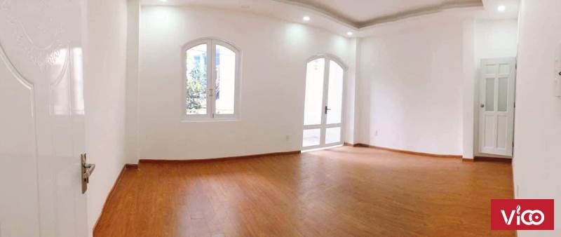 Bán nhà đường Lê Văn Sỹ Quận 3, ngay cầu Lê Văn Sỹ, giá hợp lý.