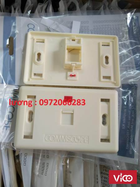 Faceplate Mặt nạ outlet 1 cổng Commscope 2723681