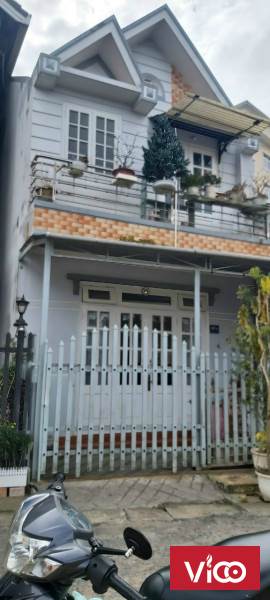 Cần bán nhà Đà lạt năm ngay trung tâmcách chợ phan chu trinh 100m cách hồ xuân hươn. Vườn hoa