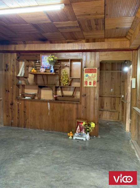 Cần bán nhà Đà Lạt lô đất vuống vẵn gần trường đông dân cư phù hợp cho việc xây nhà