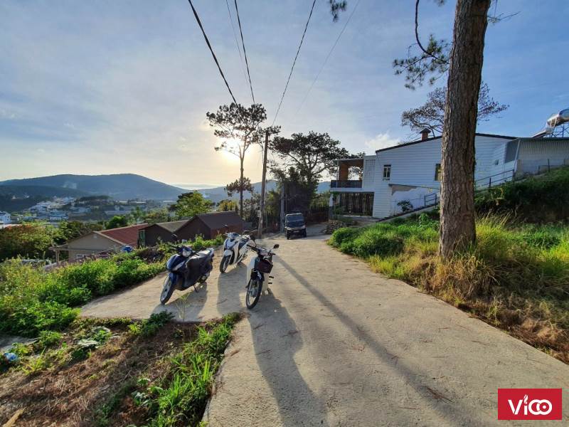 Cần bán đất Đà Lạt Địa thế đất dương tựa núi, View lung linh, xung quanh có nhiều biệt thự,