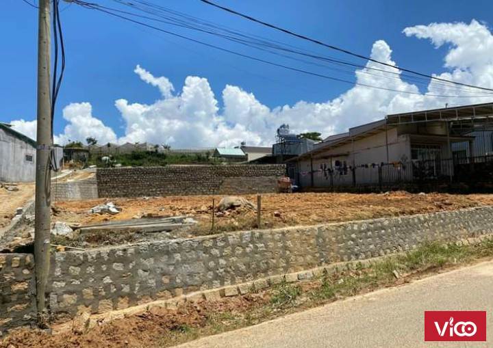 Cần bán đất Đà lạt Đất vuông vức, nằm ngay khu dân cư đông đúc.Thích hợp định cư lâu dài,