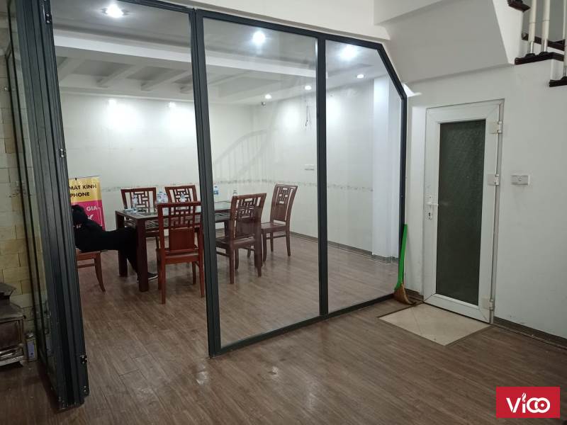 Nguyễn Văn Huyên, 65m2, nhà 6 tầng, mặt tiền 5m, nhỉnh 13 tỷ, Phù hợp kinh doanh hoặc làm văn phòng.