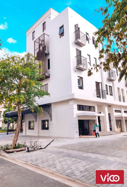Biệt thự The Manor 2 mặt tiền view công viên cực đẹp, 120 tr/m2