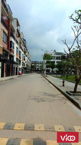 Bán nhà Hoàng Quốc Việt, Oto Tránh, Vỉa hè, Thang máy 60m, 7 tầng, 16 tỷ