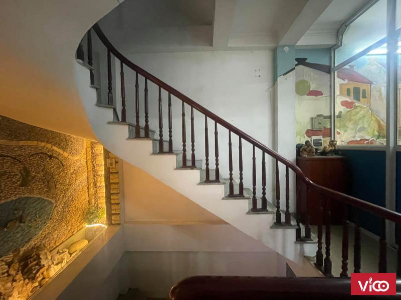 Bán nhà Nguyễn Đình HoànCầu Giấy, mặt ngõ, lô góc, 71m, mặt tiền 5.3m, chỉ 5 tỷ.