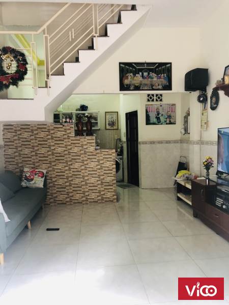 Nhà 1 trệt, 1 lầu đúc kiên cố, hẻm 8m, mua và ở ngay