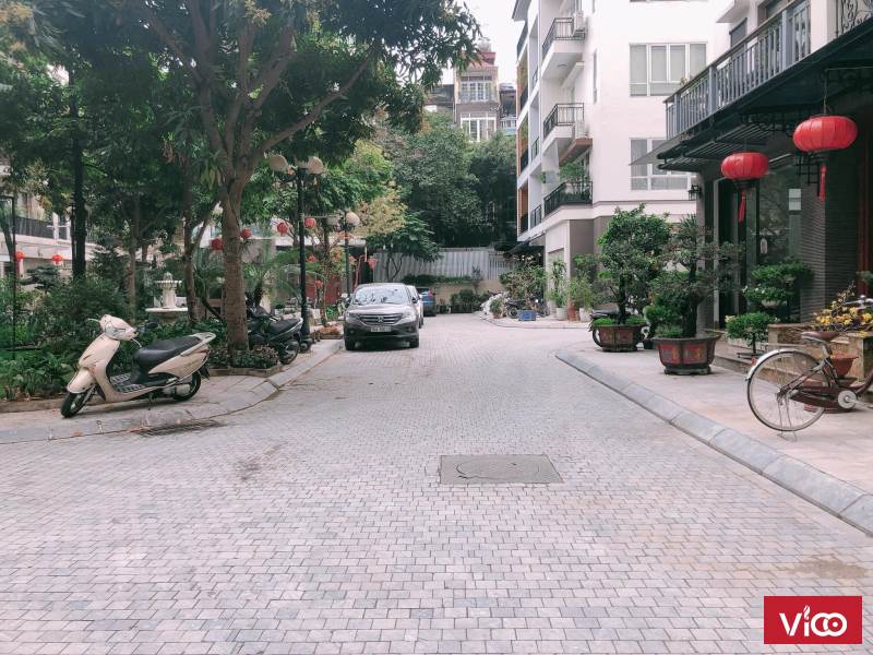 BÁN BIỆT THỰ NGUYỄN CHÍ THANH, ĐỐNG ĐA, THANG MÁY, VỈA HÈ, VƯỜN HOA, Ô TÔ TRÁNH, 25.5 TỶ.