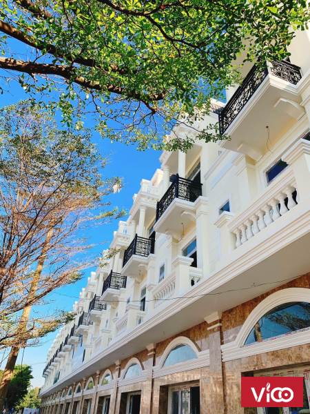 Nhà phố mới xây 1 trệt 2 lầu, trả trước 700tr, sổ riêng, khu dân cư quy hoạch đồng bộ