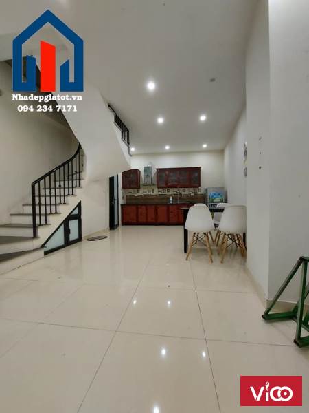 Bán nhà phố Trạm, Long Biên, 35m2 ngõ 3m, ở ngay. 0942347171
