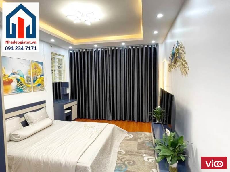Bán nhà 4 tầng x 40m2 phố Thạch Bàn, 3.25 tỷ, ô tô đỗ cổng. 0985379904