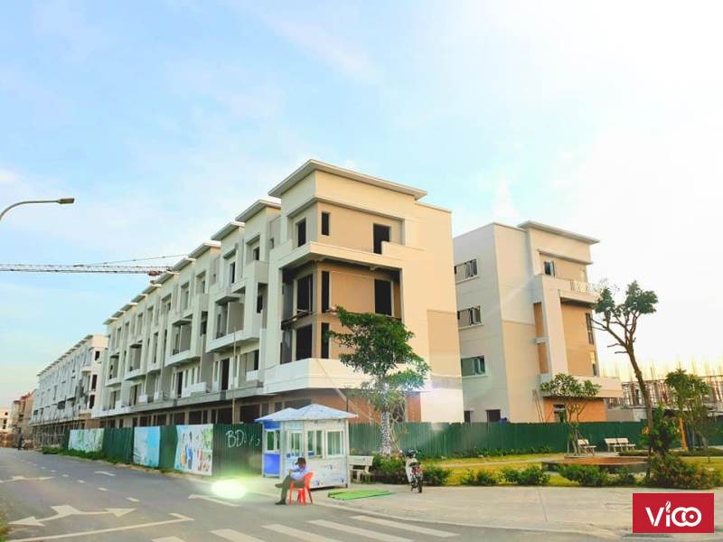 cần bán gấp căn góc 4 tầng mặt tiền kinh doanh sát 7 blok chung cư vsip từ sơn
