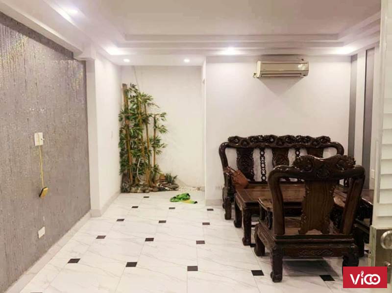 CẦN BÁN GÂP NHÀ ĐẸP NGỌC THỤY LONG BIÊN Ô TÔ ĐÕ CỬA NGÕ THÔNG