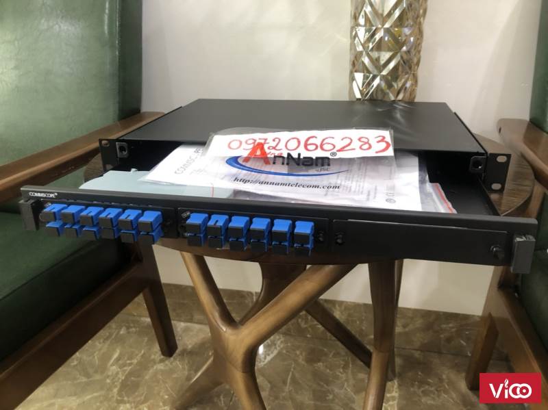 Hộp đấu nối sợi quang 24 cổng singelmode SC mã 413489604 Hộp ODF 24 cổng lắp rack Commscope
