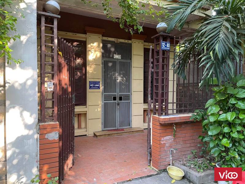 Chính chủ cho thuê nhà làm văn phòng tại đường La Thành, Ba Đình DT 300m2 Giá 18 tr/th LH 0913052101